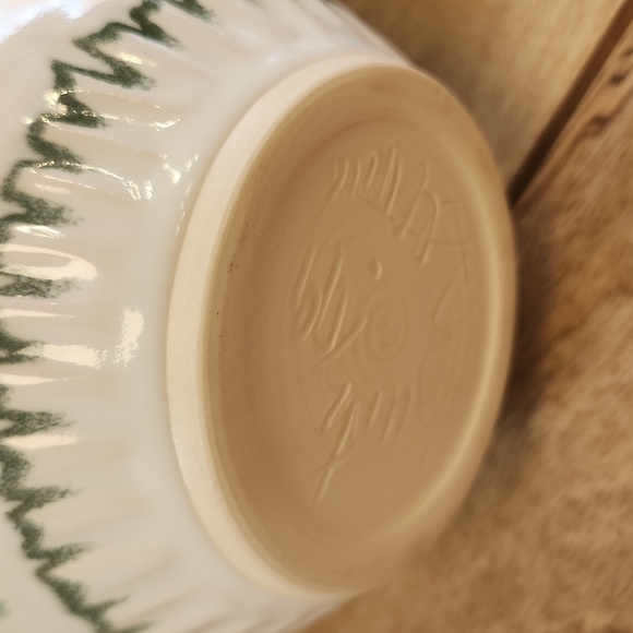 Vintage Pottery Jar with Lid - Picture 6 of 8